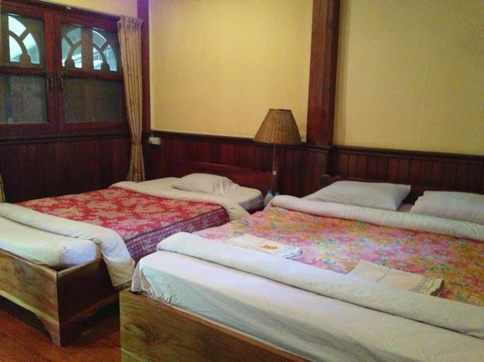 Anouxa Riverview Guesthouse Champasak Exterior photo
